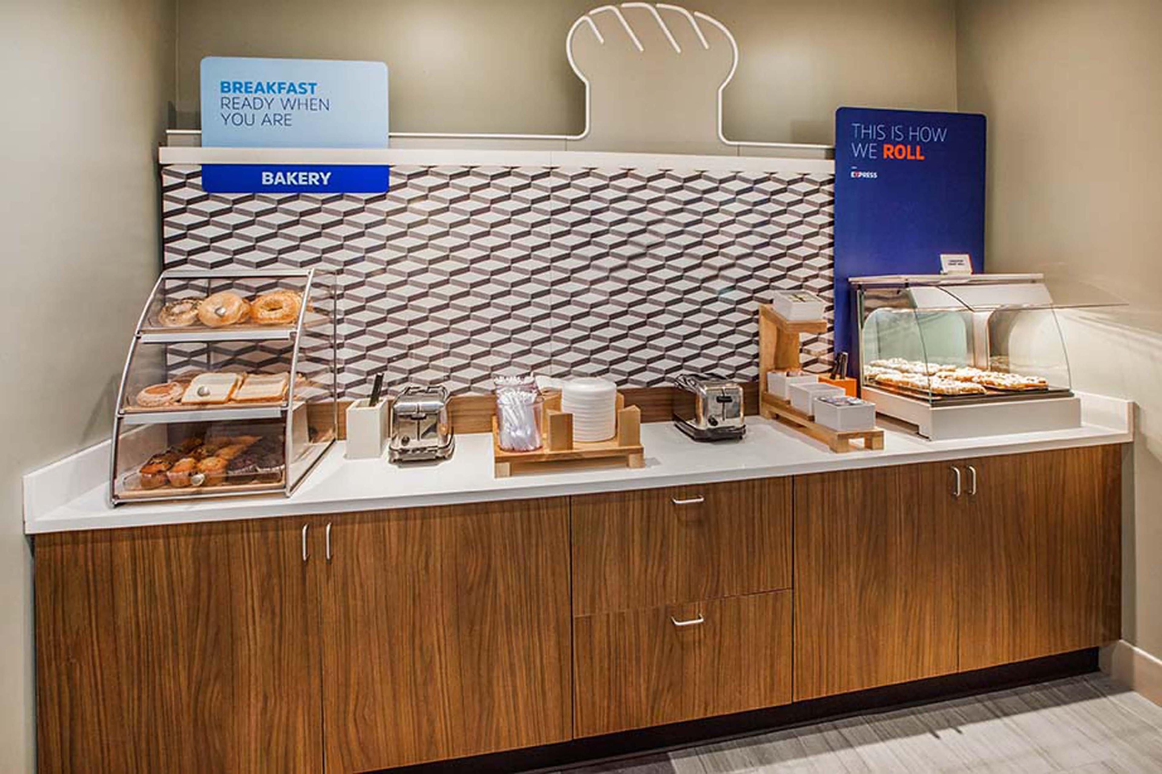 Holiday Inn Express - Williamsburg Busch Gardens Area By Ihg Exteriér fotografie